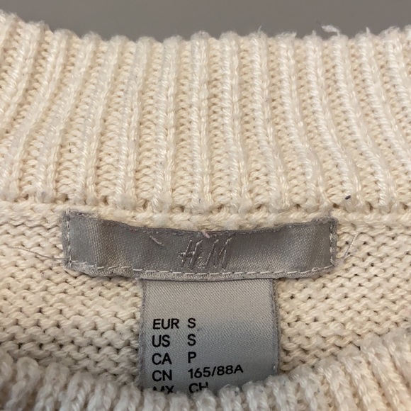 Girls knit sweater with 2 gold buttons: size: S - Picture 3 of 7